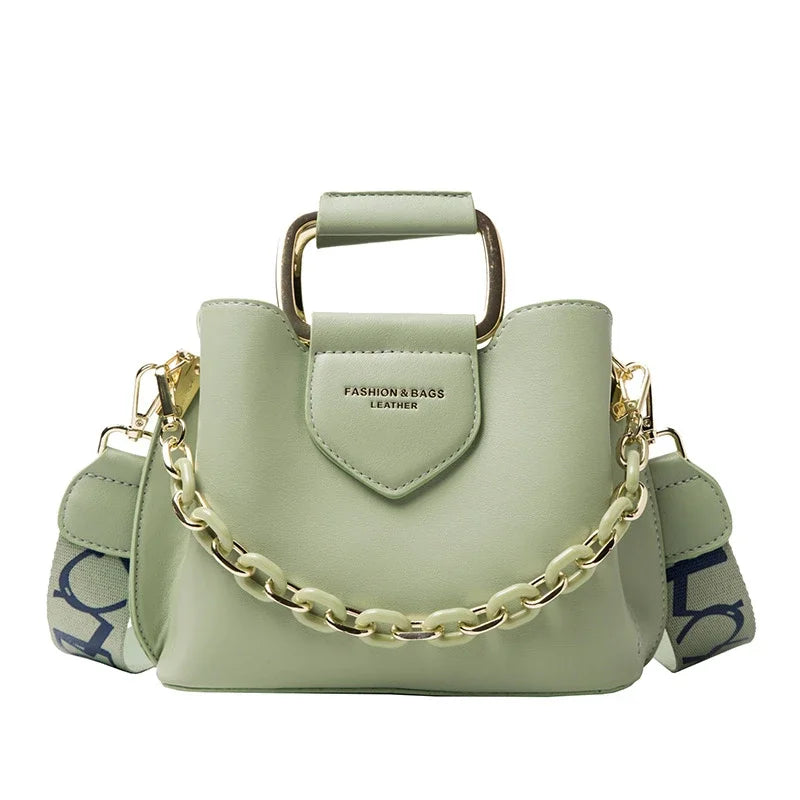 Bolso de hombro con cadena