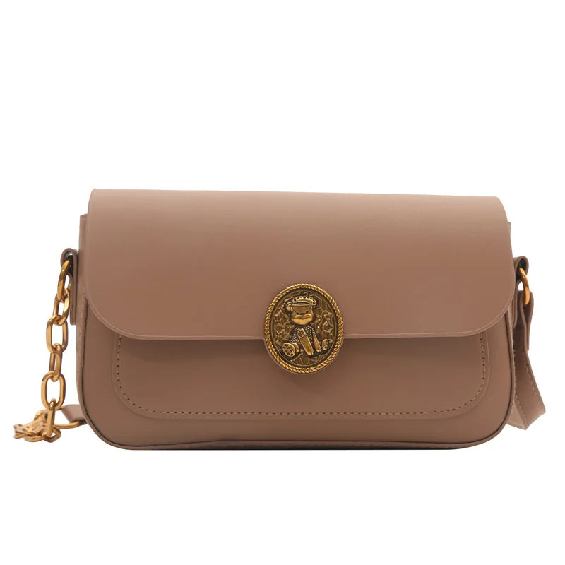 Bolso blanco pequeño con cadena
