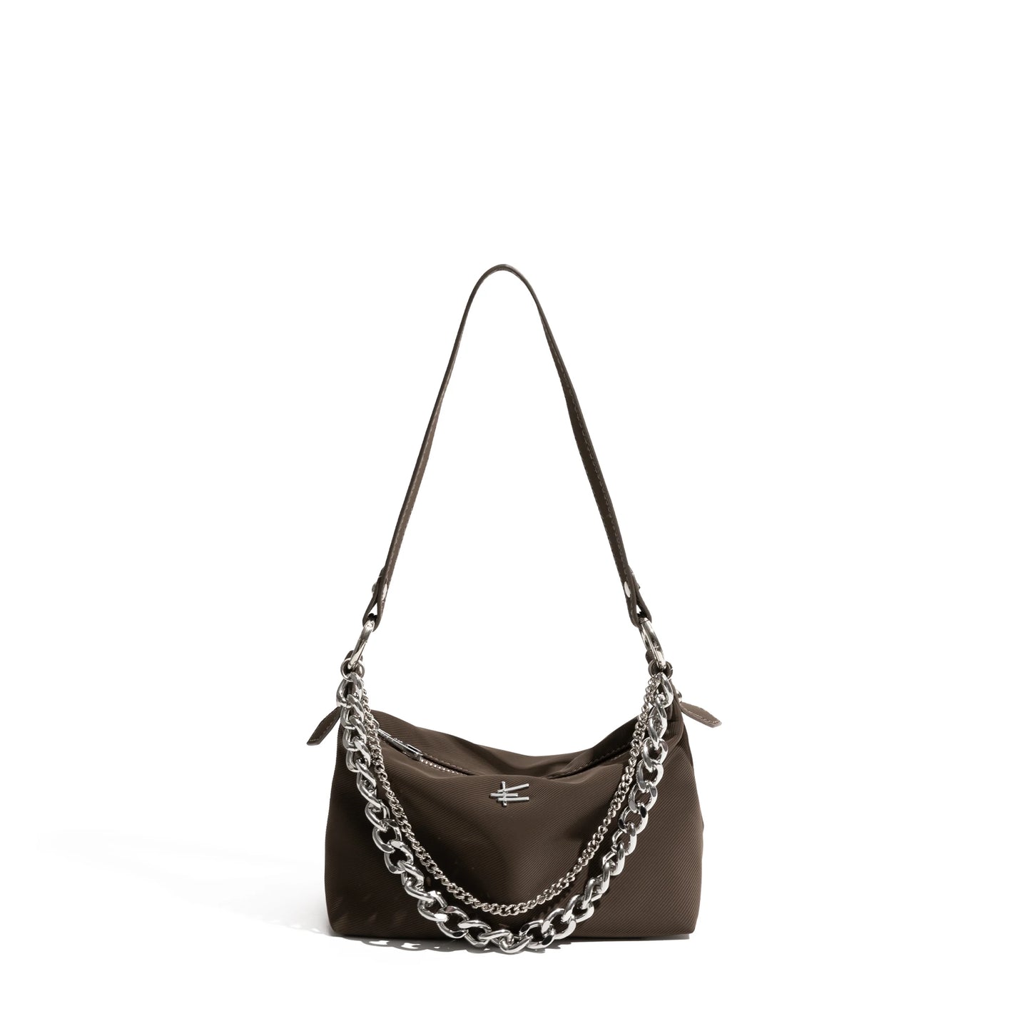 Bolso de cuero con cadena
