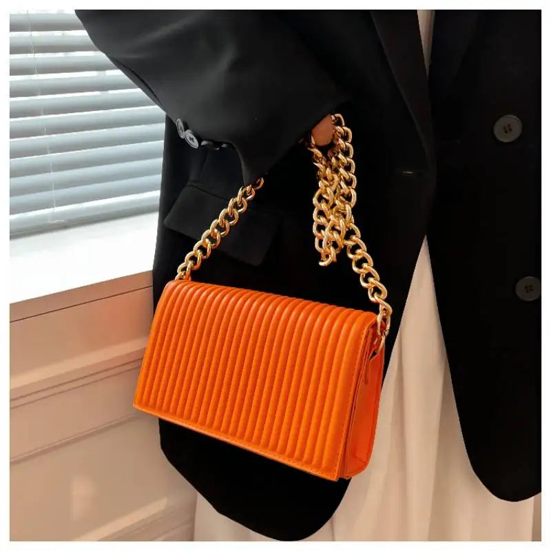 Bolso con cadena