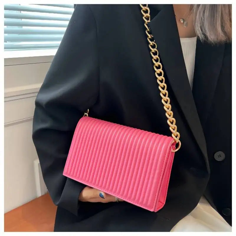 Bolso con cadena