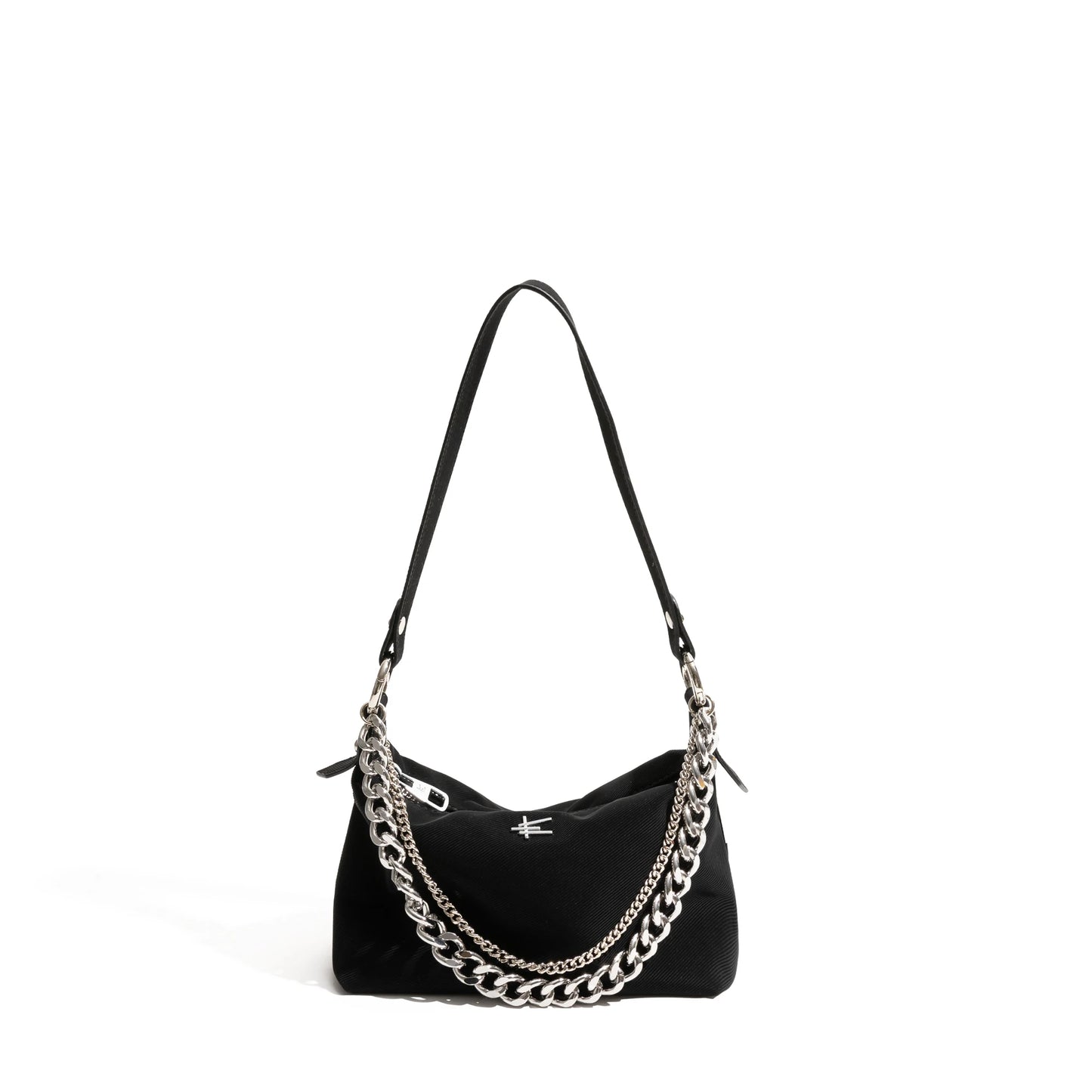 Bolso de cuero con cadena