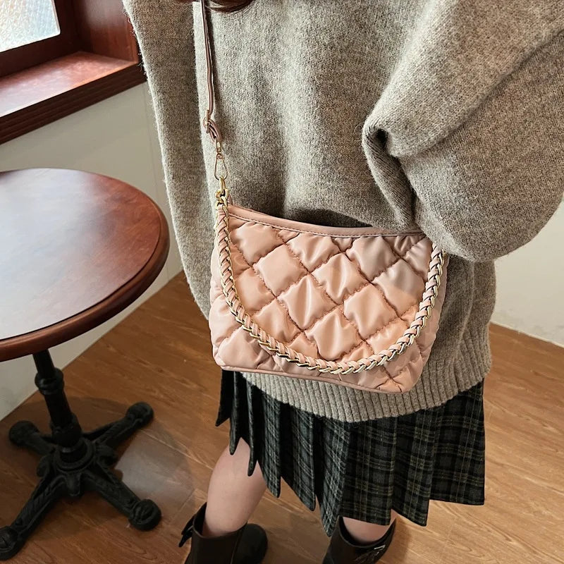 Bolso pequeño con cadena