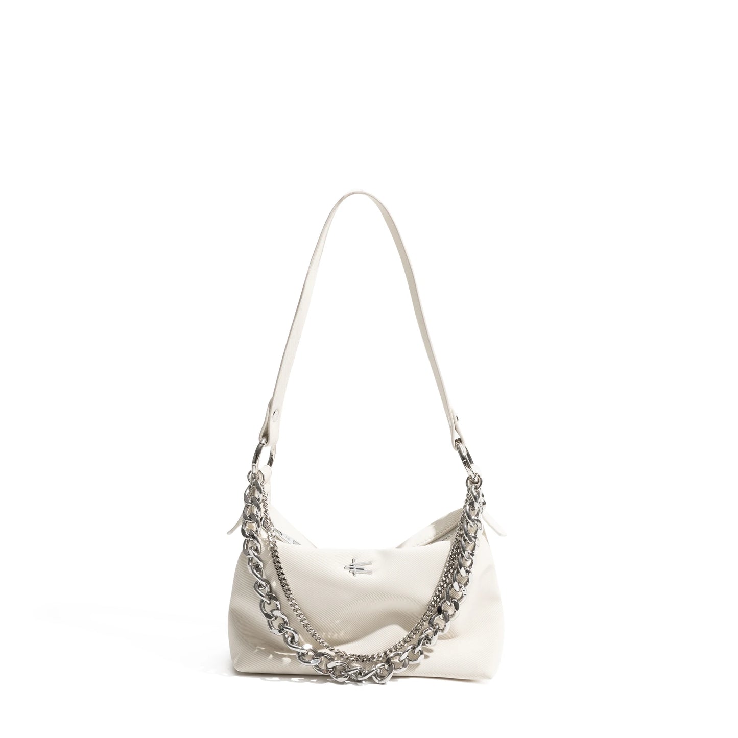 Bolso de cuero con cadena
