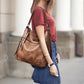 Bolso de hombro con piel