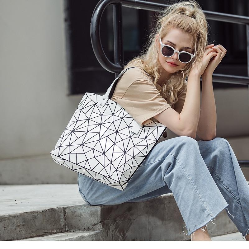 Trendy geometric print crossbody bag with pouch